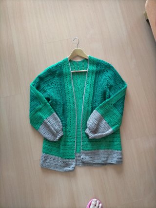 Chaqueta de ganchillo verde y gris