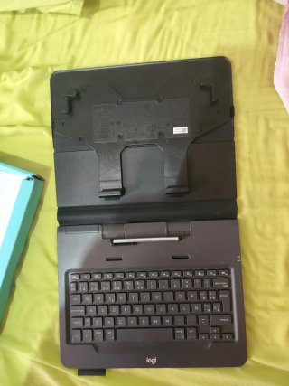 Tastiere Logitech Universal per tablet da 9 a 10 pollici