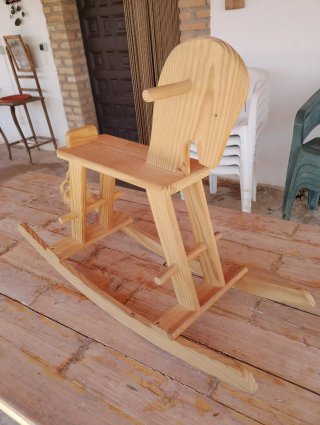 Caballo balancín de madera