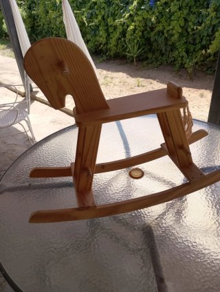 Caballo balancín de madera