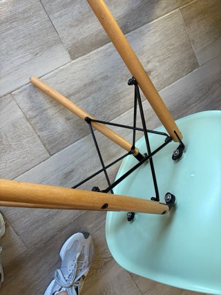 Lote 4 Sillas Diseño Madera y Plástico