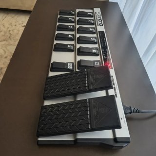 Controladora MIDI Behringer FCB1010 + Chip UnO