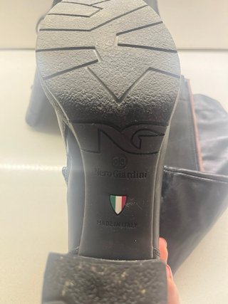 Stivali neri in pelle marca Nero Giardini