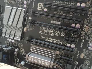 Placa base, procesador y memoria RAM.