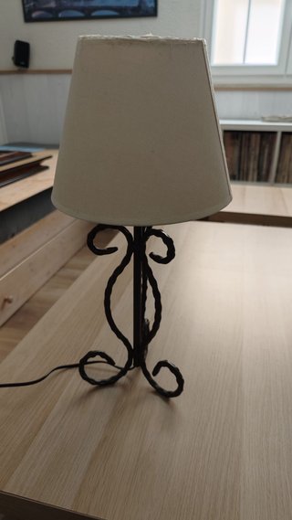 Lámpara de forja y tela beige