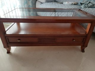 Mesa centro madera cerezo y cristal