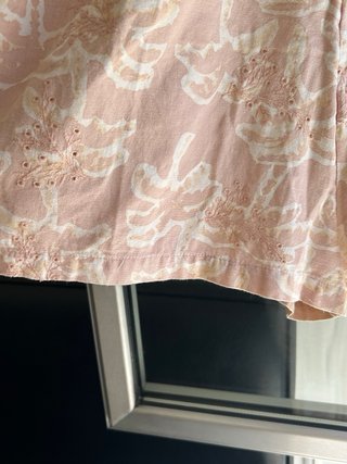 Mono Zara floral rosa y beige