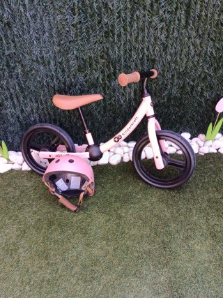 Bicicleta sin pedales rosa Kinderkraft y casco