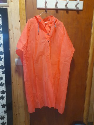 Chubasquero naranja fluorescente
