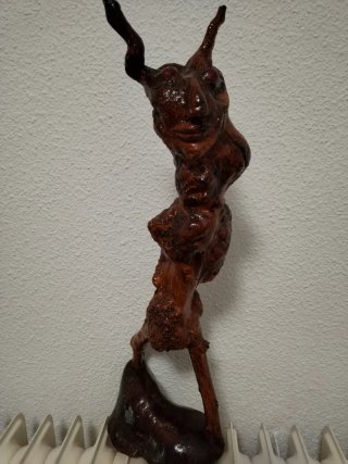 Figura abstracta única de madera