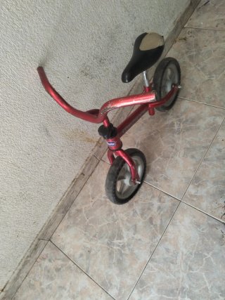Bici niño sin pedales roja