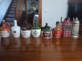 Juego de 7 jarras de whisky vintage