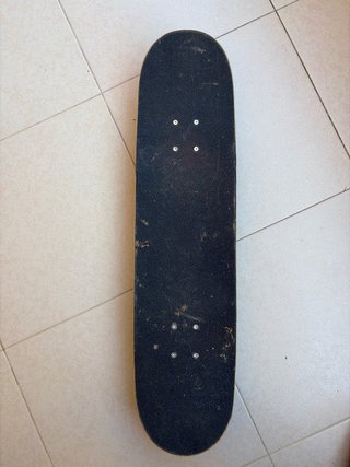 Skate con diseño de robot y aviones