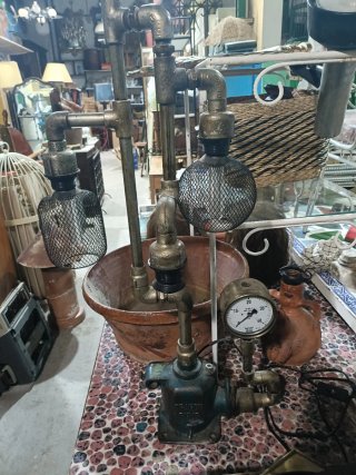 Lampara industrial de tubo antigua
