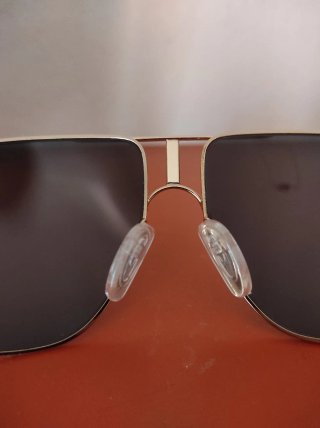 Occhiali da sole Cacharel oro e grigio