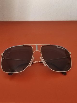 Occhiali da sole Cacharel oro e grigio