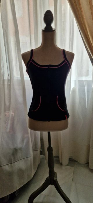 Camiseta tirantes Guodil negra con ribete rosa M