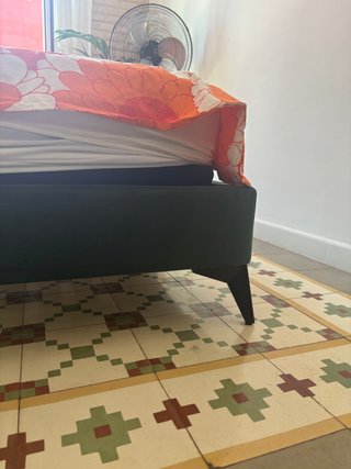 Cama doble verde oscuro