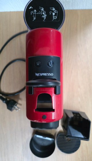 Cafetera Delonghi Essenza Mini Roja