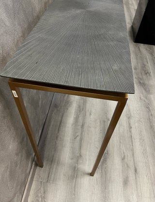 Consola Dorada y Gris no hago envios