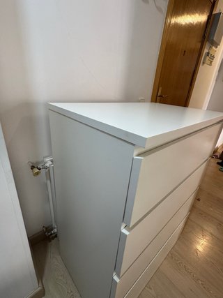 Comoda bianca in legno