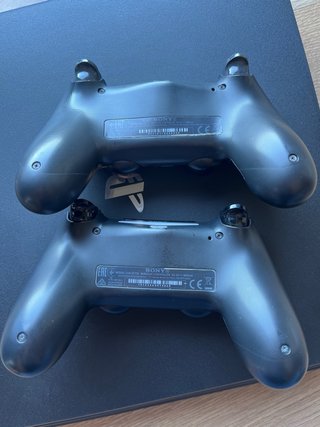 PS4 Pro 512GB + 3 Mandos Oficiales