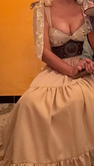 Bata flamenca beige y dorada