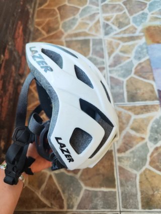 Casco de bici LAZER blanco