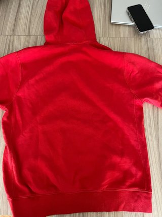 Sudadera Nike con capucha roja