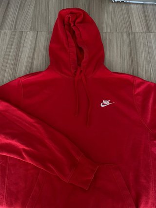 Sudadera Nike con capucha roja