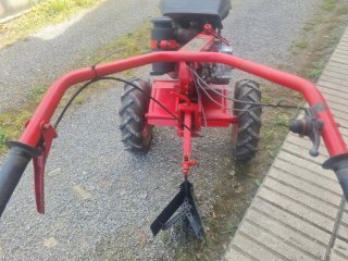 Motocultor  MOLLON 9CV 2TIENPOS rojo CON PALETA