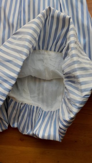 Vestido de cordón azul y blanco