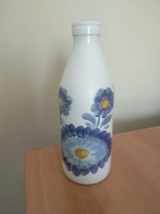 Botella de leche vintage decorada