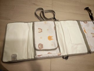 Cambiador de bebé con estampado de animales