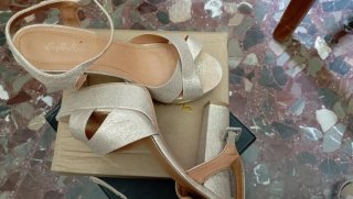 Zapatos de fiesta dorados