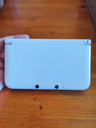 Nintendo 3DS XL Blanca con cargador y lápiz