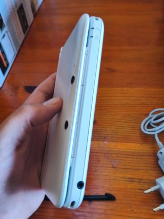 Nintendo 3DS XL Blanca con cargador y lápiz