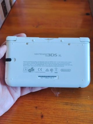 Nintendo 3DS XL Blanca con cargador y lápiz
