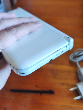 Nintendo 3DS XL Blanca con cargador y lápiz