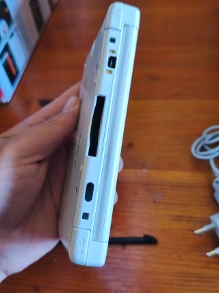 Nintendo 3DS XL Blanca con cargador y lápiz