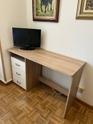 Tavolo da studio con cassettiera