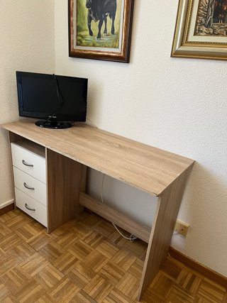 Tavolo da studio con cassettiera