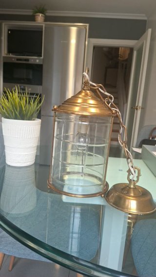 Lámpara farol dorada de cristal y metal