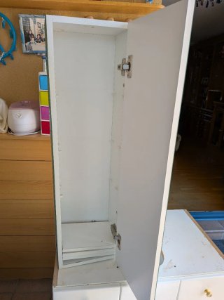 Mueble de baño blanco y mueble pared largo espejo
