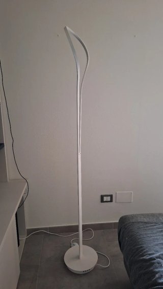 Piantana LED moderna bianca