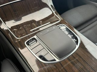 MERCEDES BENZ GLC300E *4MATIC* 2022