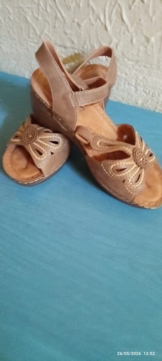 Zapatos negros talla 35-36