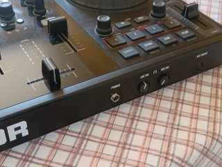 Controladora DJ Traktor Kontrol S2 MK1