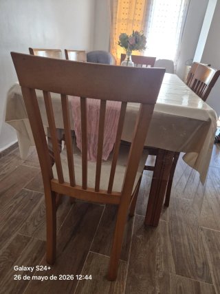 Mesa de comedor de madera extensible con 6 sillas