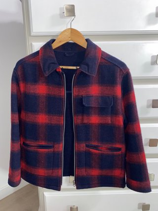 Chaqueta Zara cuadros rojo y azul estilo leñador